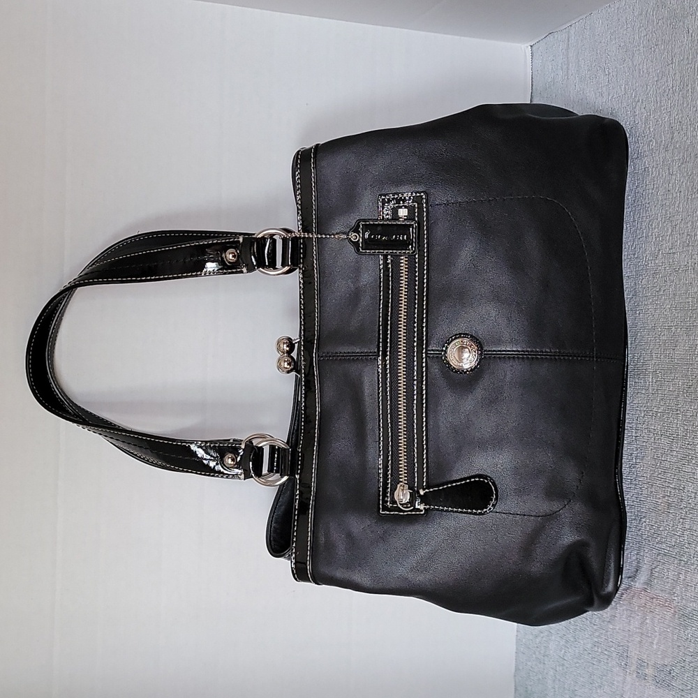 Coach Laura black leather shoulder handbag with kisslock middle closure